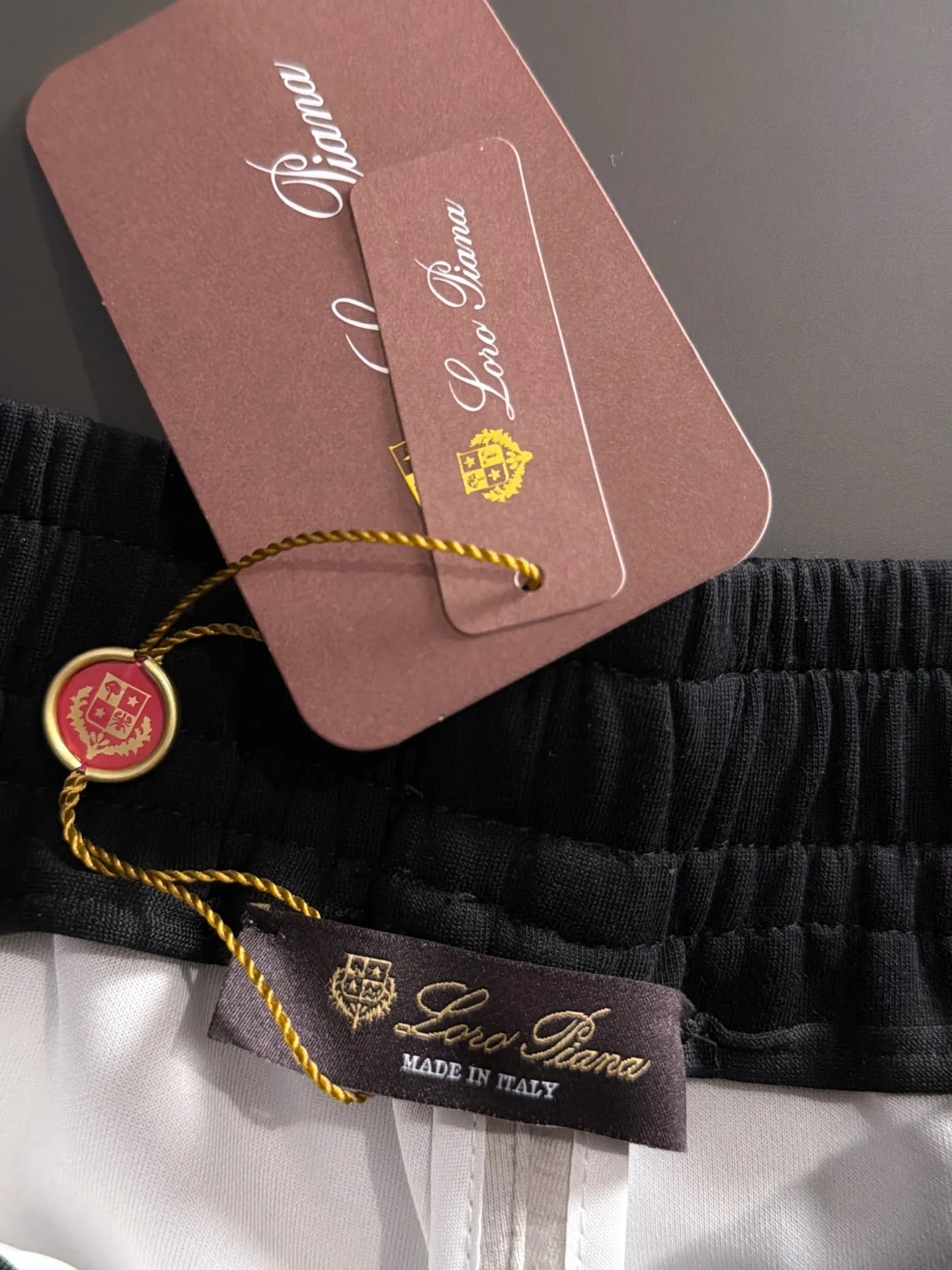 Next day shipment LP high quality Loro Piana 26ss autumn and winter new high-quality trousers Compare real-life details at will A perfect choice for autumn and winter. A must-have item. Sizes: M to 3XL (please state your height and weight when placing an order)